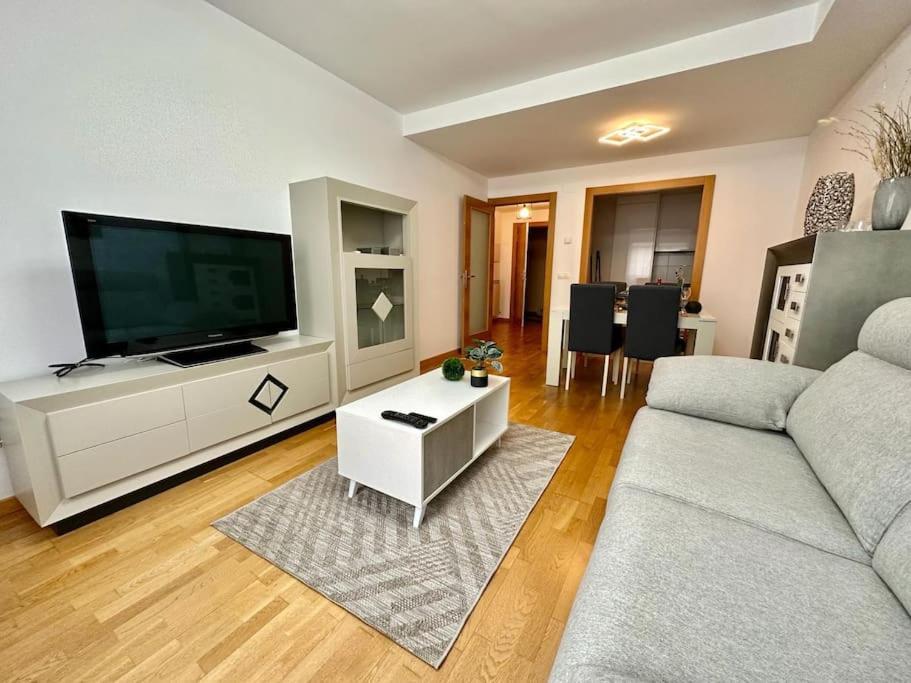 Studio 14 + Garaje Incluido. Nuevo, Elegante, Acogedor. Haro Exterior foto